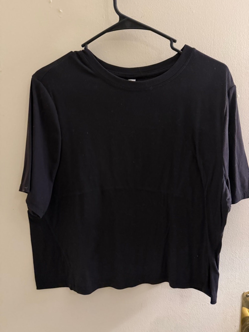Avia Classic Black Women's Short-Sleeve Crop Top - Casual Essential